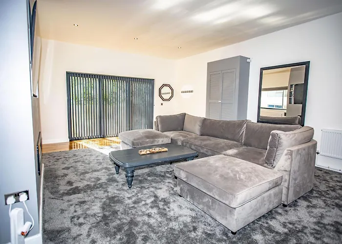 Beach Front Hideaway, Caswell Bay